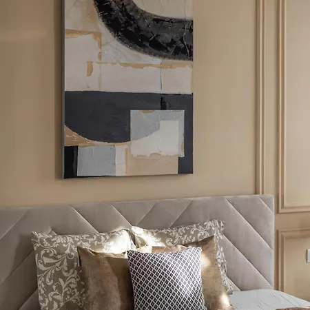 Luxury & Classy With 3bedrm, 2bathrm *