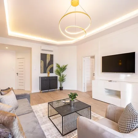 Luxury & Classy With 3bedrm, 2bathrm