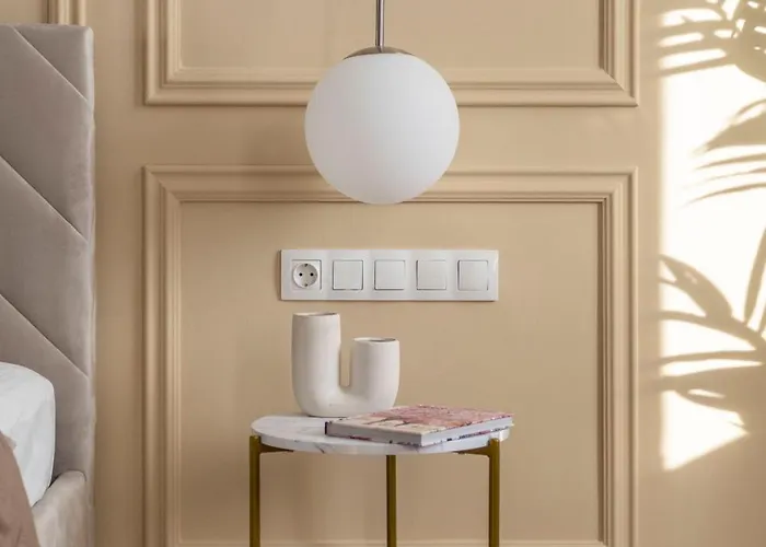 Luxury & Classy With 3bedrm, 2bathrm
