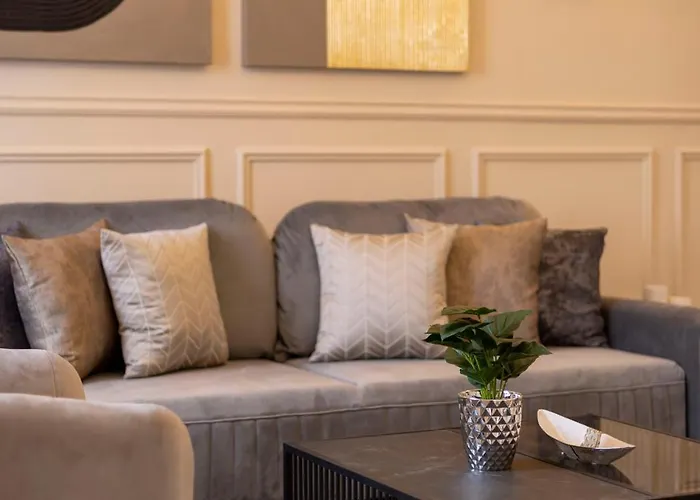 Luxury & Classy With 3bedrm, 2bathrm
