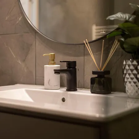 Luxury & Classy With 3bedrm, 2bathrm