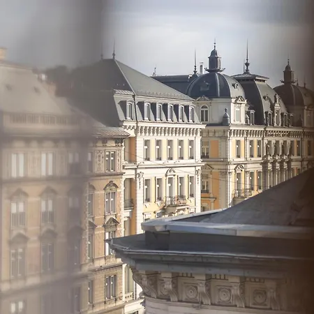 Luxury & Classy With 3bedrm, 2bathrm *