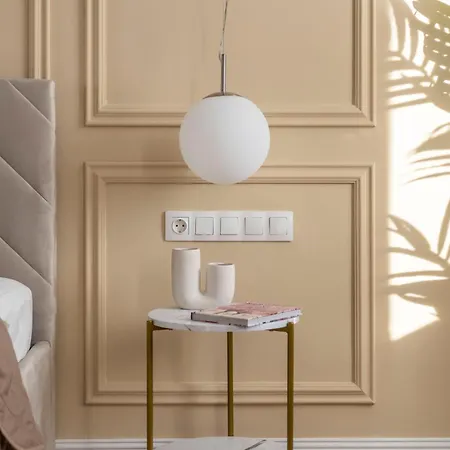 Luxury & Classy With 3bedrm, 2bathrm