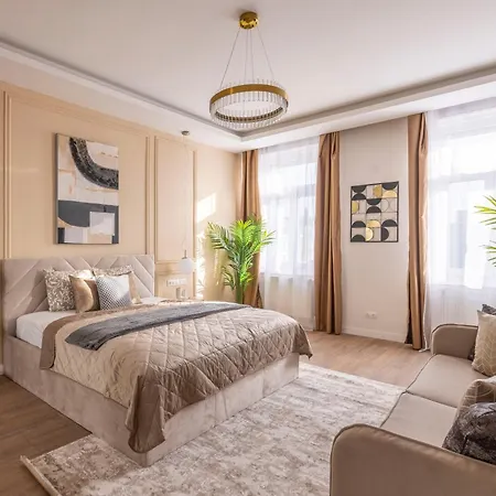Luxury & Classy With 3bedrm, 2bathrm Budapest