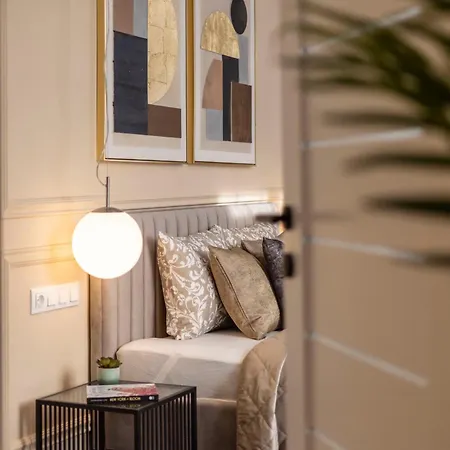 Luxury & Classy With 3bedrm, 2bathrm Budapest