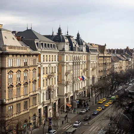 Luxury & Classy With 3bedrm, 2bathrm * Budapest