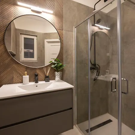 Luxury & Classy With 3bedrm, 2bathrm *